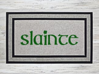 Slainte doormat with shamrock accent over the letter i